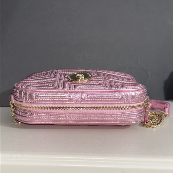RARE Versace Metallic Pink Crossbody Bag Gold Chain CAMERA purse PERFECT SIZE! - Picture 7 of 17